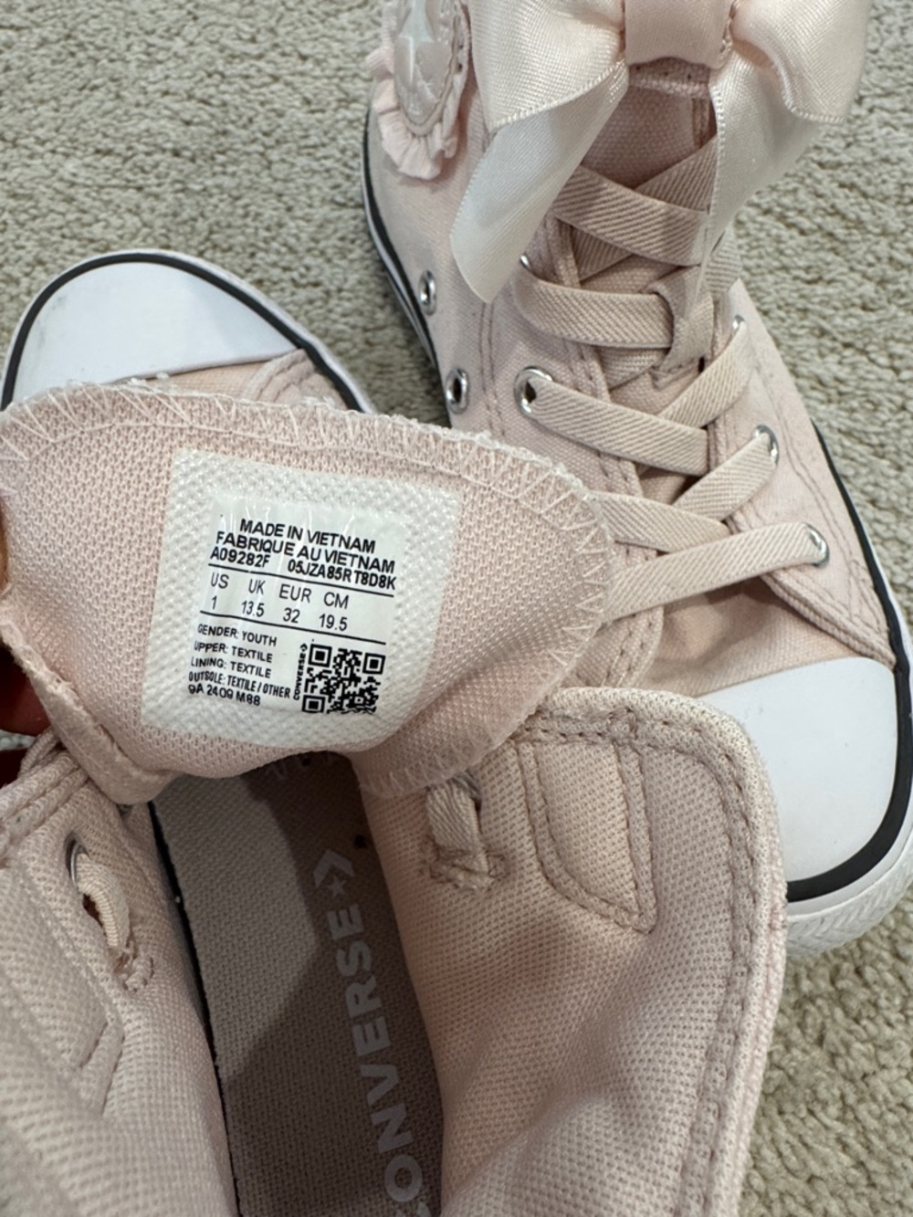 Kids Converse Pink Sneakers with pink bow. Used. Size 1Y - Picture 3 of 5